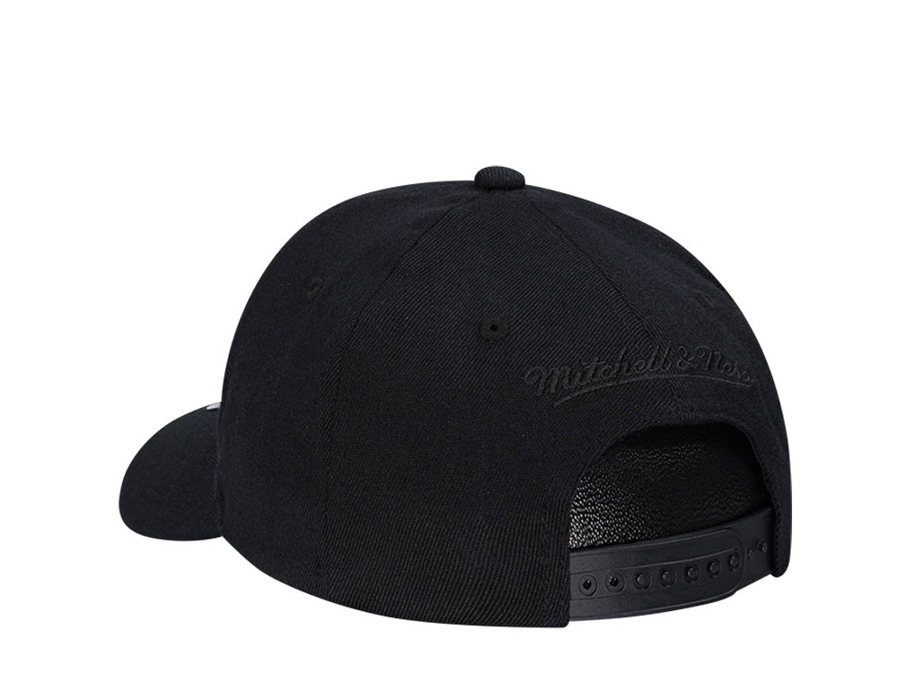 Mitchell & Ness Boston Celtics All Black Classic Red Line Flex Snapback Cap