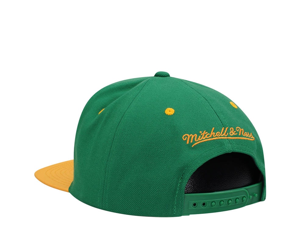 Mitchell & Ness Milwaukee Bucks Breakthrough Two Tone Snapback Cap