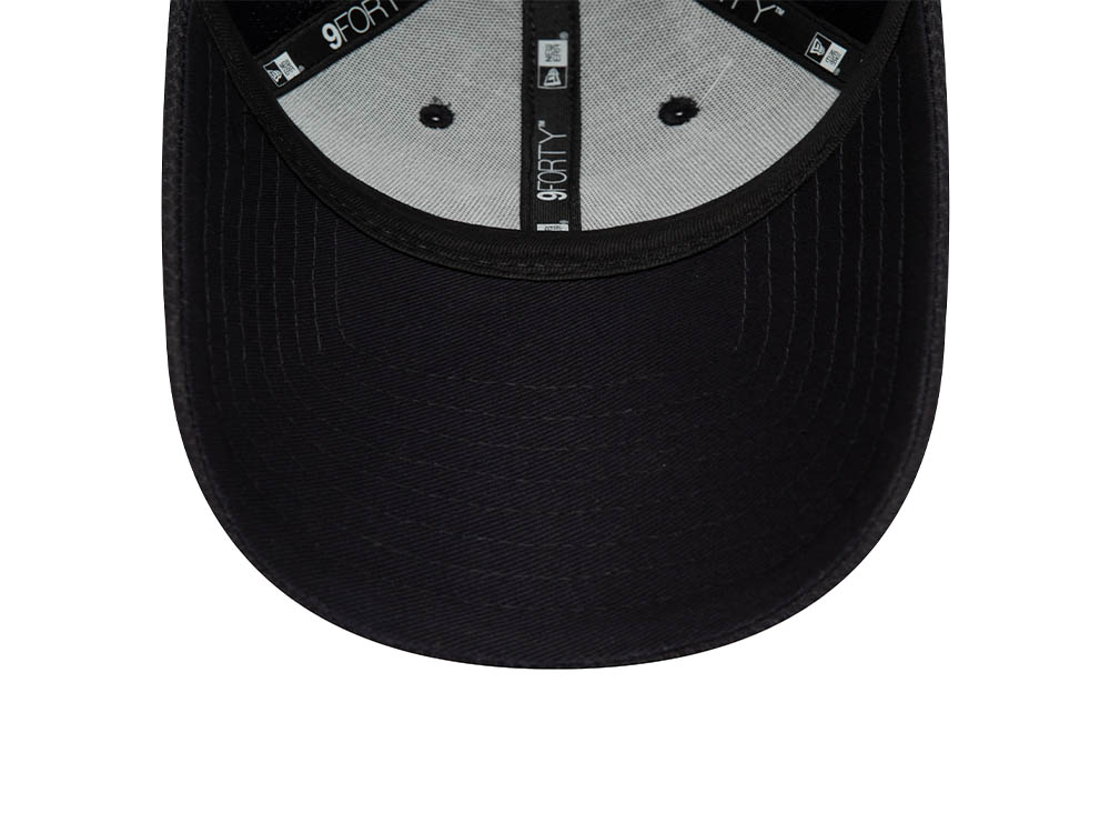 New Era New York Yankees Diamond Era Essential Black 9Forty Strapback Cap