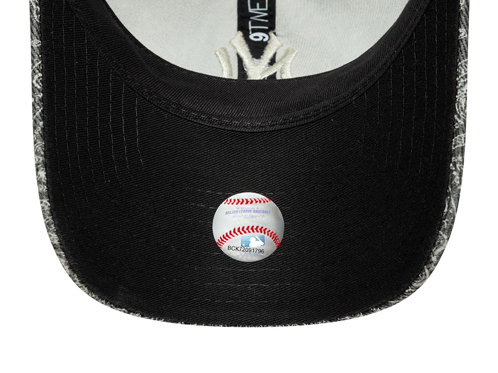 New Era New York Yankees Washed Paisley Black 9Twenty Strapback Cap