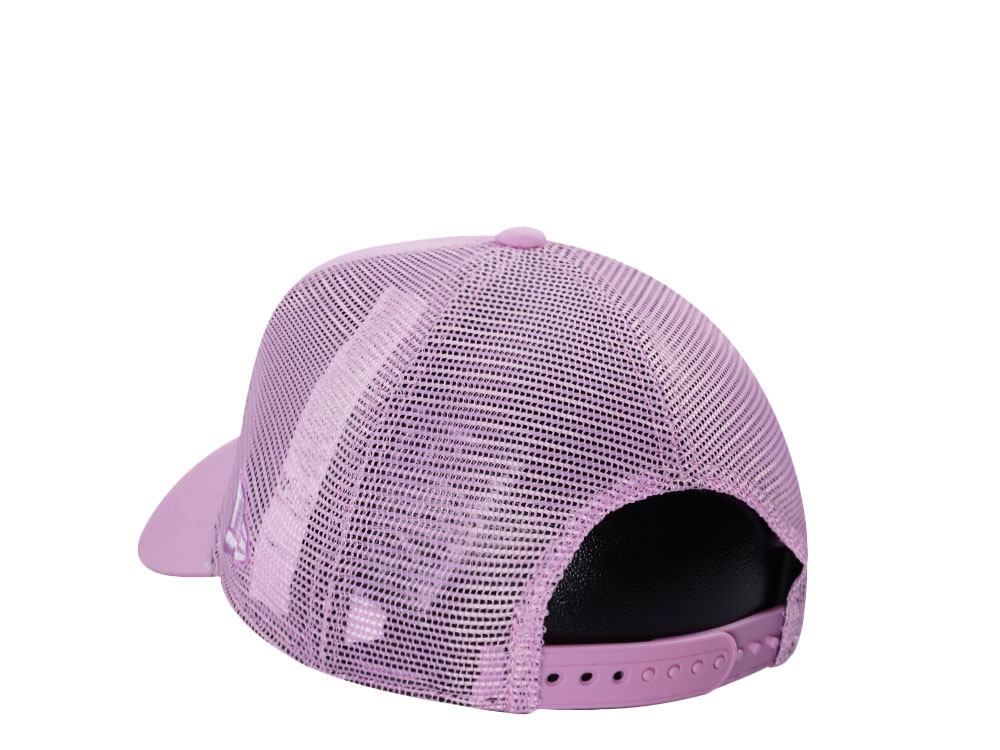 New Era New York Yankees League Essential Pink 9Forty A Frame Trucker Snapback Cap