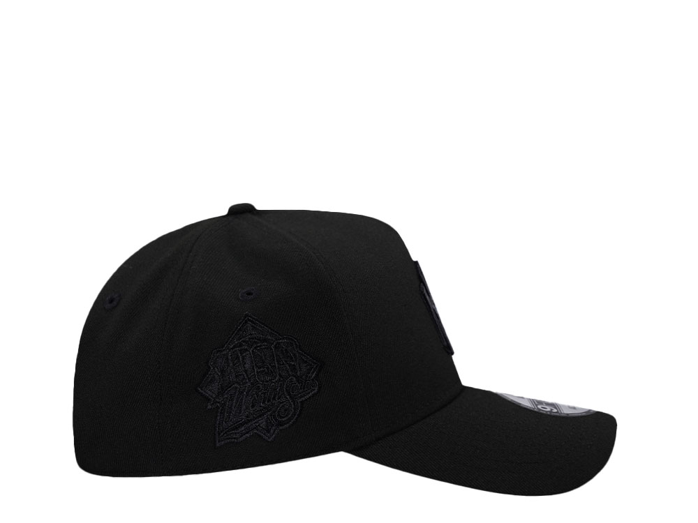 New Era New York Yankees World Series 1999 Black Out Red Edition 9Forty A Frame Snapback Cap
