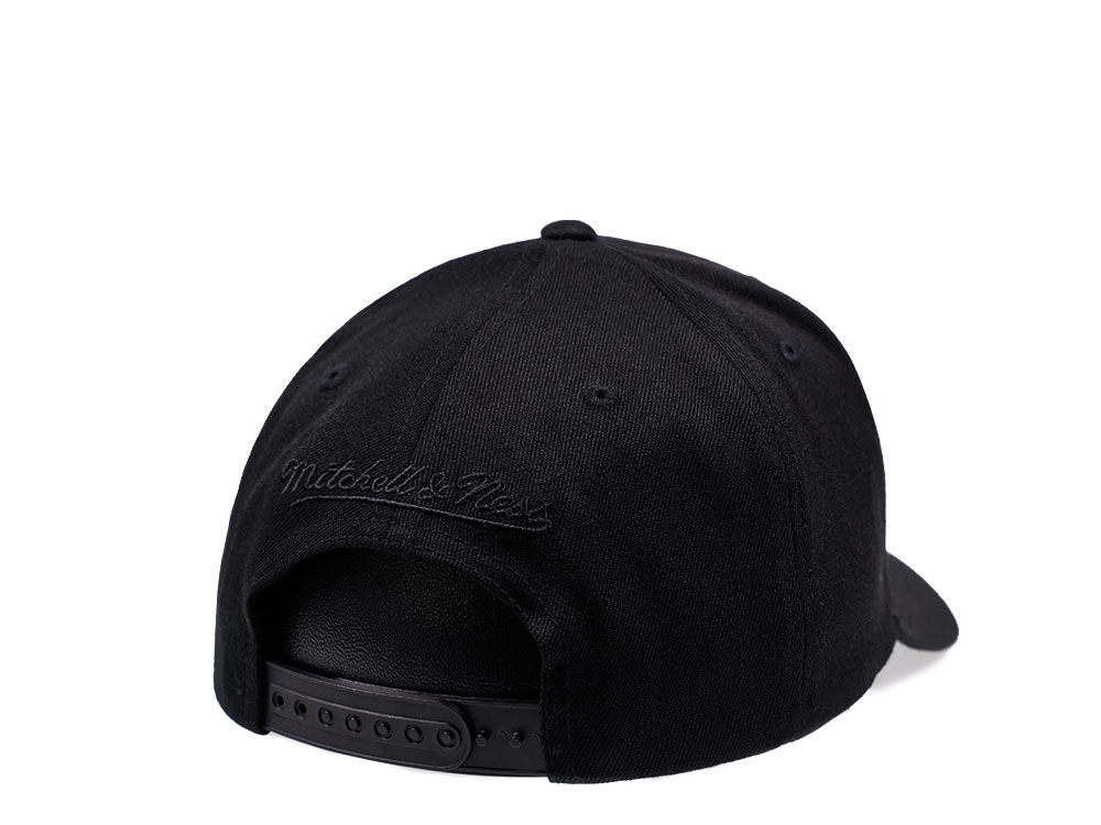 Mitchell & Ness Philadelphia 76ers Tonal Black 110 Flex Snapback Cap