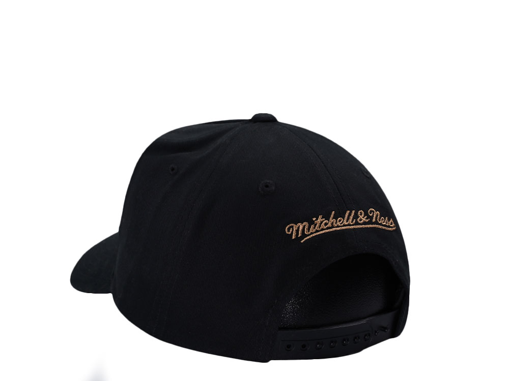 Mitchell & Ness Philadelphia 76ers Black Pro Pinch Fit Snapback Cap